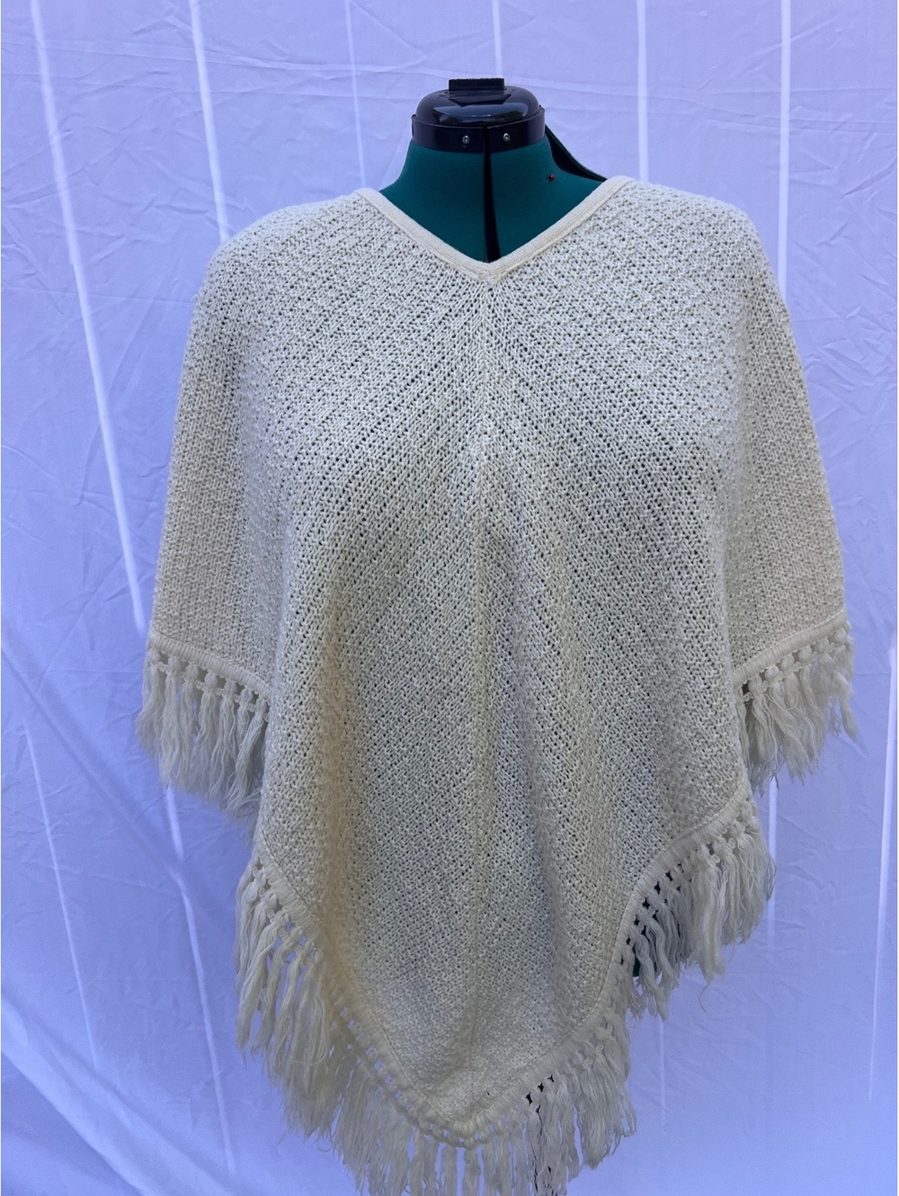 Vintage Bonnie Lee Leroy Cream Knit Fringe Poncho Cape Boho One Size